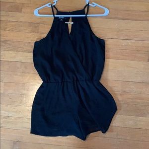 CUTE sleeveless romper with gold accent
